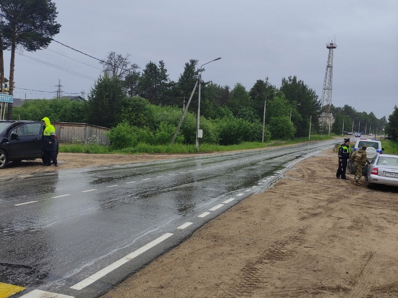В утренние часы сотрудники Госавтоинспекции на автодороге А123-Тарнога-Костылево проводят массовую проверку в целях снижения дорожно-транспортных происшествий..