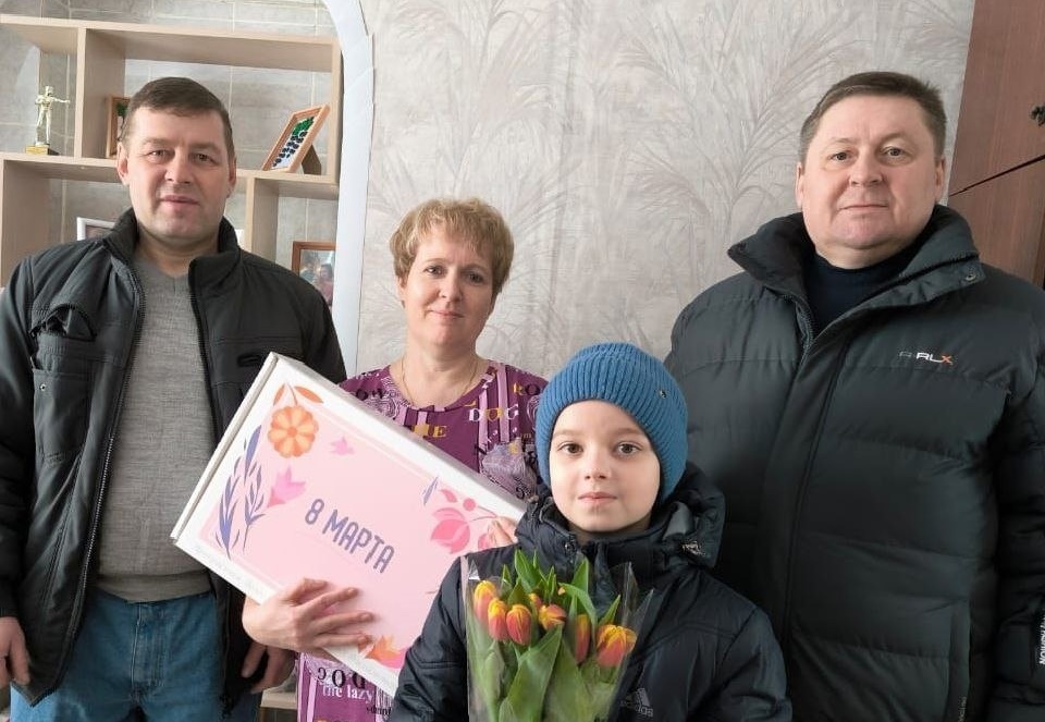 Больше 5 тысяч подарков от Правительства Вологодской области уже вручили женам и матерям бойцов СВО.