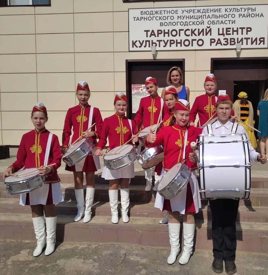 На Всероссийский фестиваль «Российская школьная весна» сегодня отправится ансамбль барабанщиц Тарногского центра дополнительного образования.