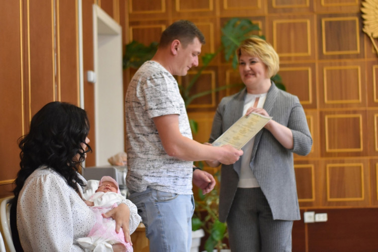Торжественная регистрация рождения состоялась в день защиты детей в Территориально отделе ЗАГС №4.