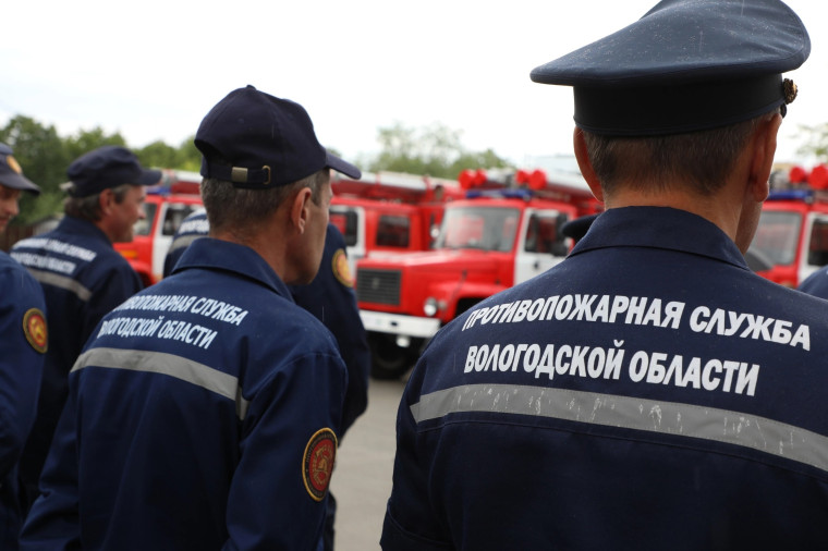 Новые автомобили поступили в Противопожарную и Аварийно-спасательную службы Вологодской области.