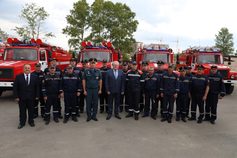 Новые автомобили поступили в Противопожарную и Аварийно-спасательную службы Вологодской области.