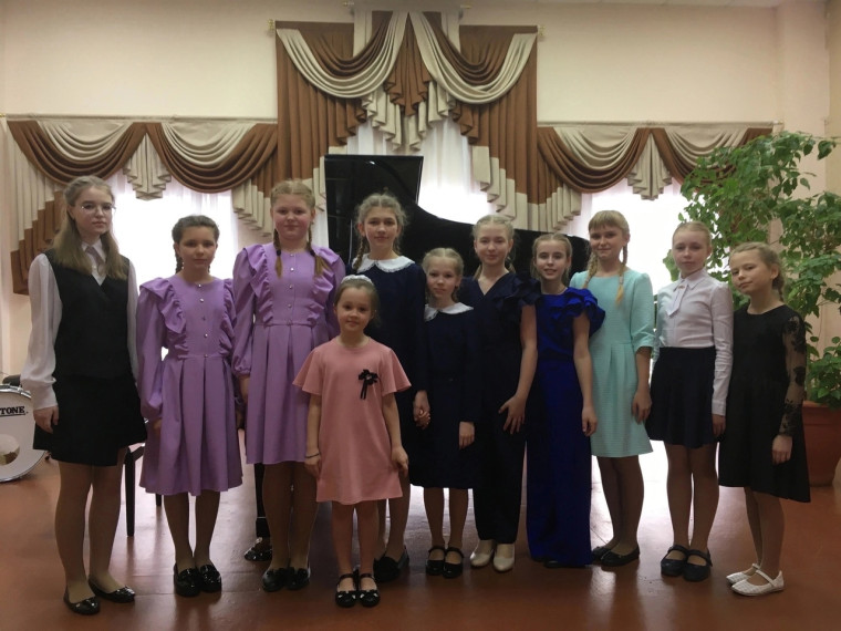 Учащиеся Тарногской школы искусств вернулись с Открытого регионального конкурса фортепианных ансамблей и концертмейстерского класса с блестящими результатами.
